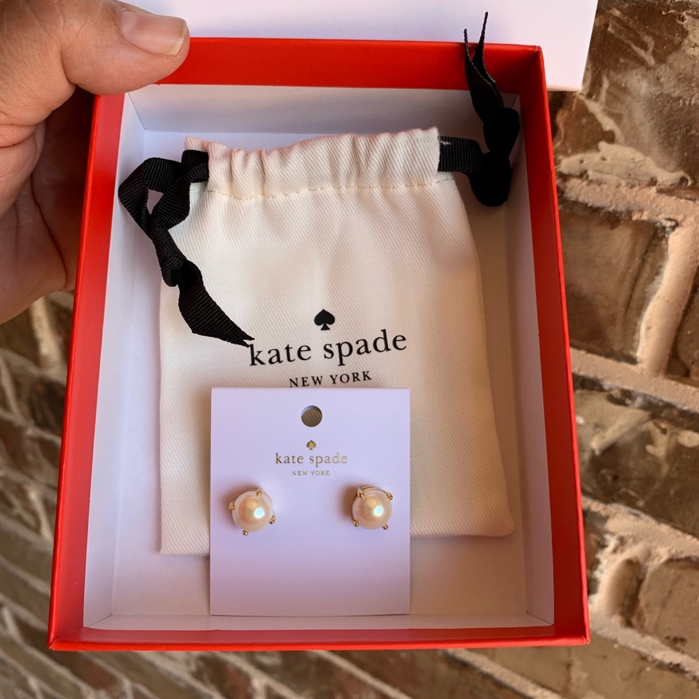 OFFERS? NEW Kate Spade Pearl Stud Earrings - Picture 2 of 4